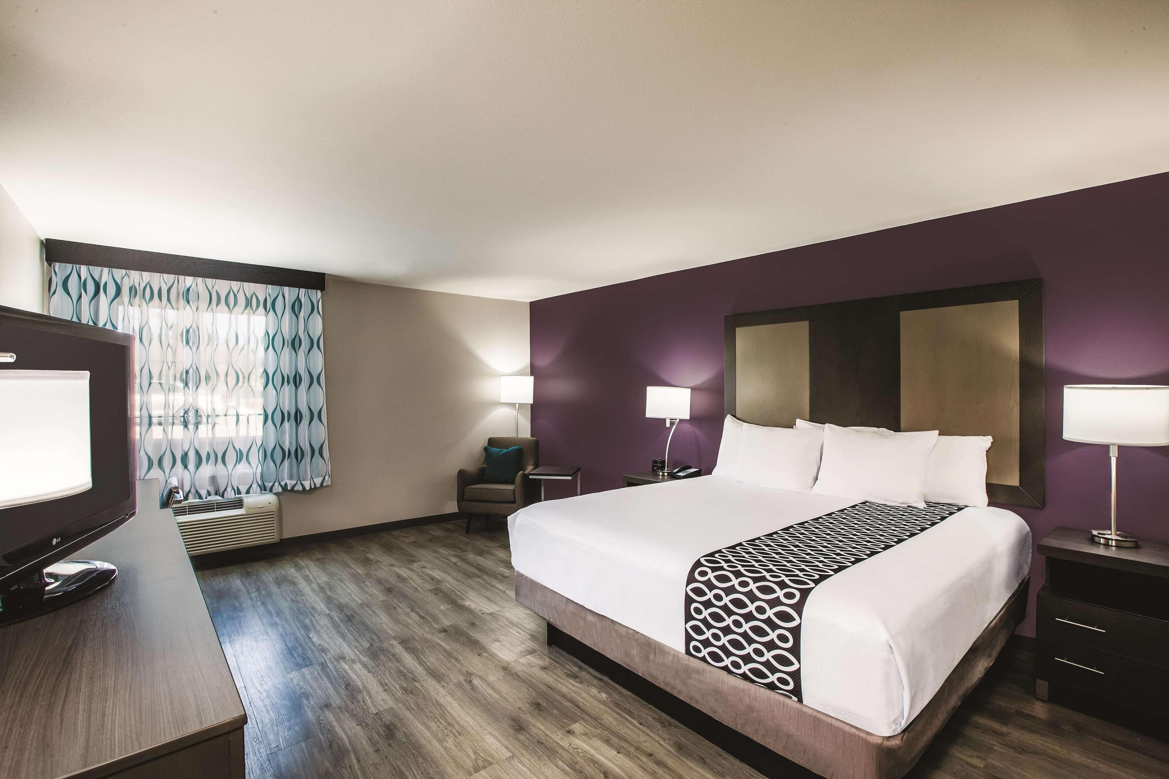 Отель La Quinta By Wyndham Walker - Denham Springs Экстерьер фото